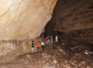 Maanghit Cave