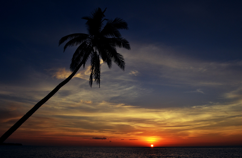 PHOTOHOLIC: Sunset in Tiguis Beach, Antique - iWander. iExperience. iKwento